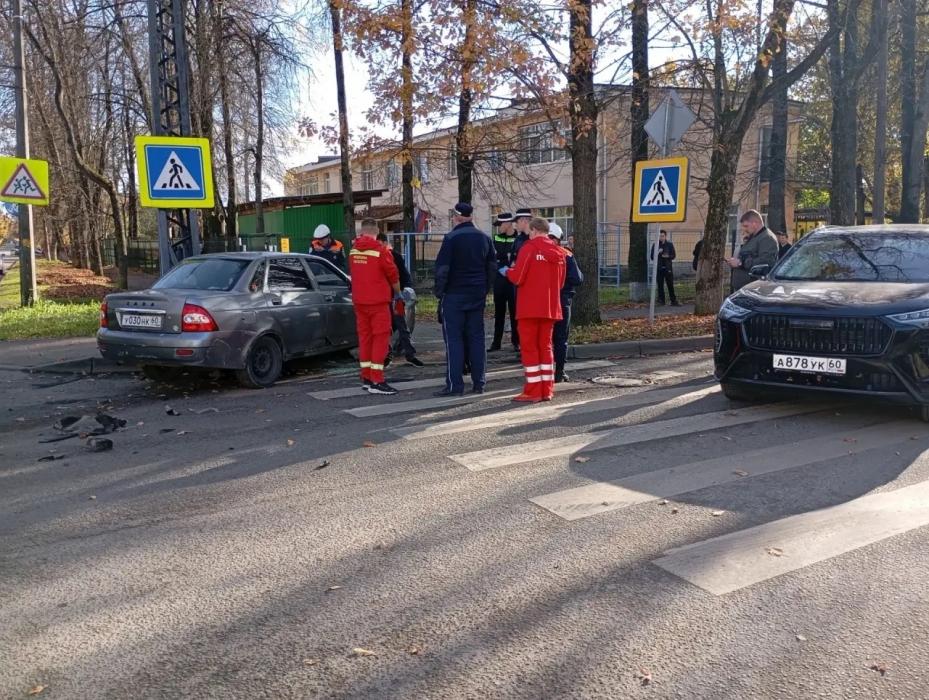 Lada и Haval столкнулись на улице Олега Кошевого в Пскове
