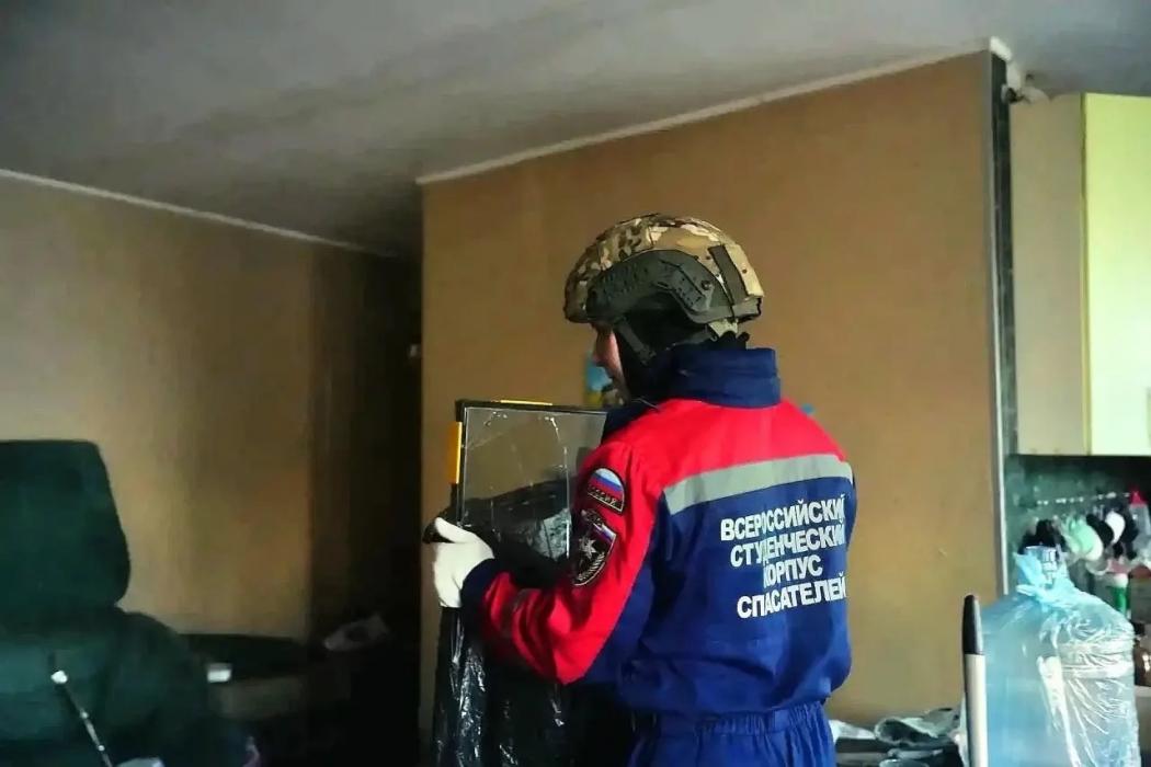 Псковские студенты-спасатели помогают восстанавливать Белгород после обстрелов