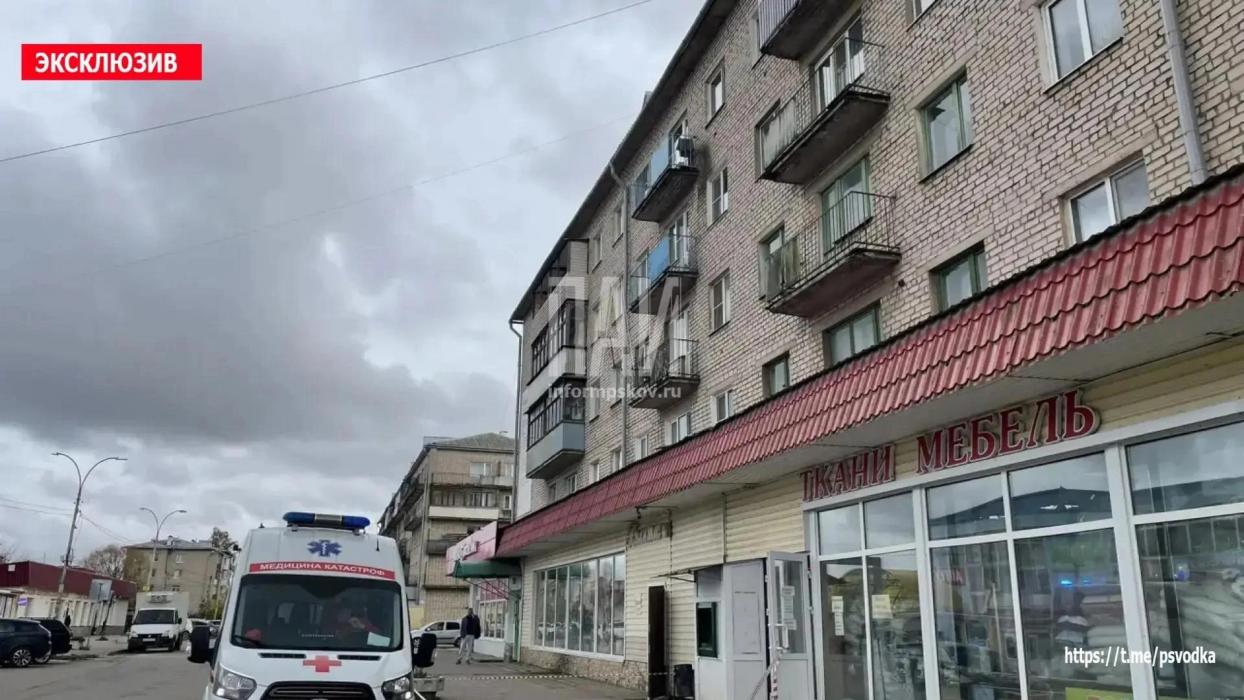 В Острове мужчина упал с пятого этажа во время ремонта балкона