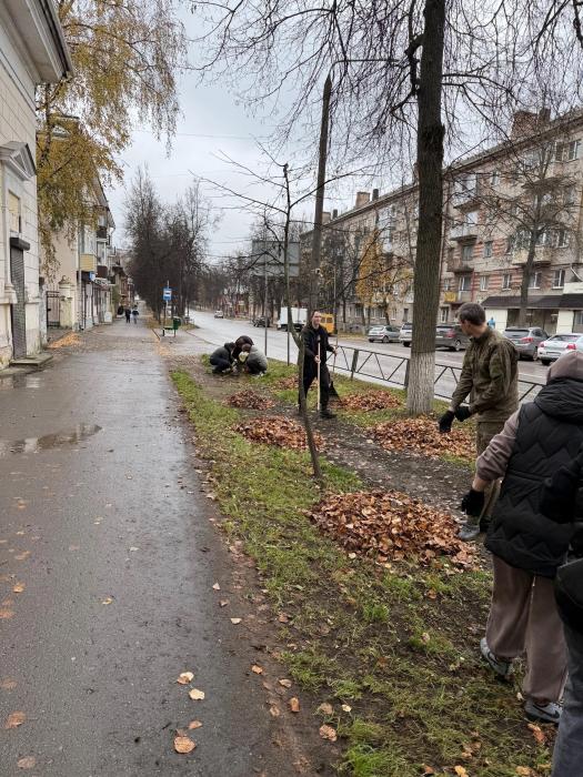Великолучане провели субботник в будущем Доме молодёжи