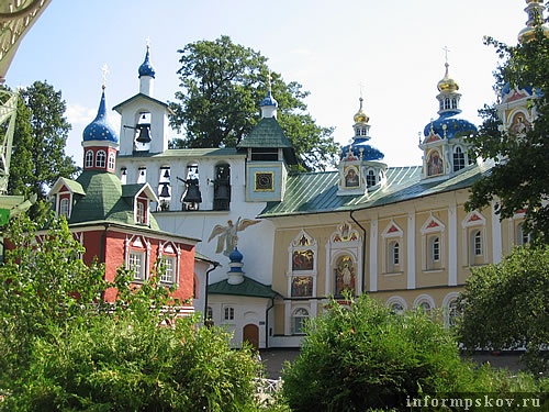 На фото: Псково-Печерский монастырь