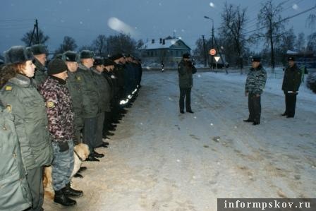 На фото: построение личного состава.
