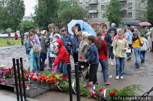 На фото: возложение цветов к Могиле Неизвестного солдата