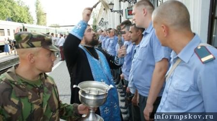 На фото: проводы милиционеров.