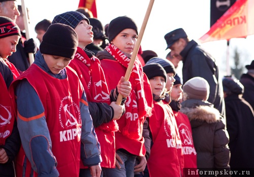 На фото: митинг КПРФ