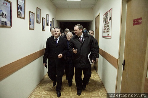 На фото: Иван Цецерский и Петр Слепченко в Доме офицеров