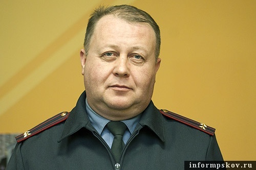 На фото: начальник центра по борьбе с правонарушениями на потребительском рынке и исполнению административного законодательства при УВД по Псковской области Валерий Круглов