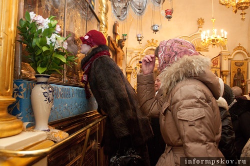 На фото: молебен в Успенском храме