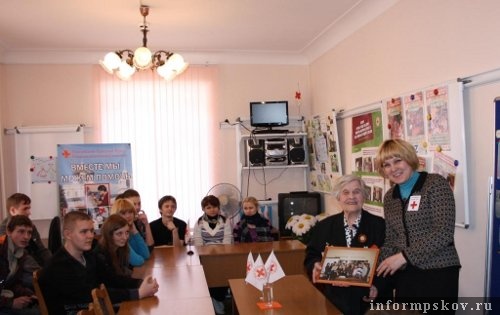 На фото: встреча школьников с ветераном