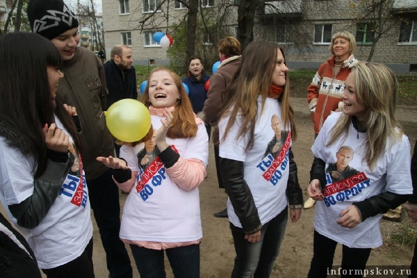 На фото: субботник в Пскове