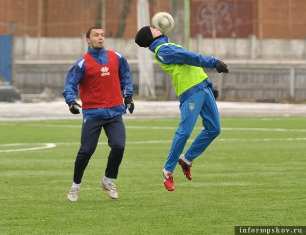 На фото: момент матча (фото с 747pskov.football-info.ru)