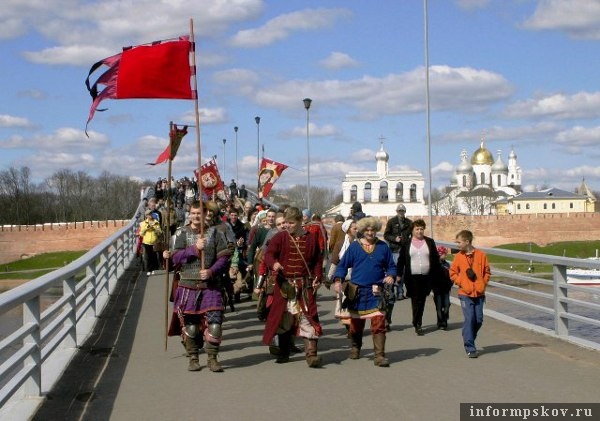 На фото: шествие ратных дружин в Новгороде