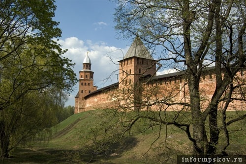 На фото: башня Кокуй Новгородского кремля (фото с culture.natm.ru)