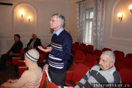 На фото: участники акции «Спроси у полиции»