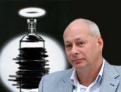 Замминистра связи Волин: Законодательство о рекламе алкоголя пережато – травятся денатуратом