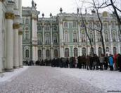 Бесплатный вход привел к образованию километровой очереди в Эрмитаж