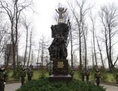 Министр культуры РФ начал визит в Псков с возложения цветов к памятнику Героям Первой Мировой