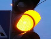 Светофор с жёлтым излучателем установят на перекрёстке Ленина — Пионерская в Великих Луках