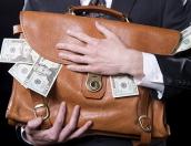 В Санкт-Петербурге у великолукского менеджера отобрали портфель почти с 2 млн рублей 