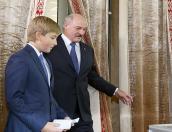 По данным экзит-поллов, Лукашенко побеждает на выборах с 80% голосов