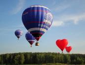 Два виртуальных вальса исполнили аэростаты в великолукском небе 