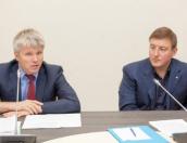 Ход подготовки к юниорскому ЧМ по биатлону в Острове обсудили замминистра спорта РФ Павел Колобков и губернатор Андрей Турчак