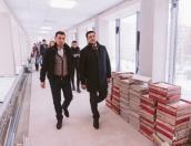 Эмблема будет смонтирована в ближайшие дни на фасаде нового Перинатального центра в Пскове