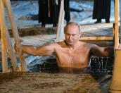 Путин принял участие в крещенских купаниях