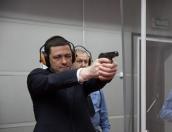 Михаил Ведерников посетил погрануправление и попробовал себя в интерактивной стрельбе