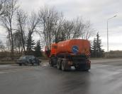 Автоцистерна протаранила ВАЗ на площади Героев-десантников в Пскове