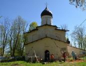 Археологические исследования проводятся в псковской церкви Успения в Мелетово