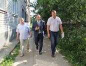 Глава Пскова поручил УГХ привести в надлежащий вид территорию у дома №15 по улице Олега Зобова