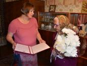 И.о. главы Псковского района Наталья Федорова поздравила ветерана с 95-летием