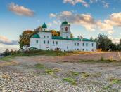 Митрополит Тихон намерен возродить иконописную и реставрационную школу в Мирожском монастыре
