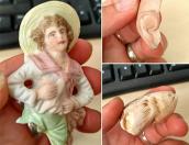 Старинные фарфоровые фигурки нашли псковские археологи
