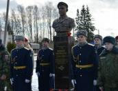 Бюст бойца 6-ой роты Дениса Зинкевича открыли в Псковском районе 