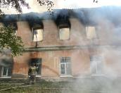 Публикуем видео с места пожара на швейной фабрике в Опочке. ЭКСКЛЮЗИВ