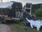 Трактор выехал на встречную полосу и столкнулся с маршруткой в Великолукском районе