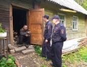 Видео: в Печорском районе полицейские спасли человека из горящего дома