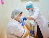Псковская область получит более 26 млн для участвующих в вакцинации от COVID-19 медиков 