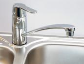 Горводоканал предупредил об отключении воды на улице Стахановской в Пскове
