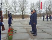 В Пскове состоялась церемония возложения цветов к монументу в честь первых побед Красной армии 