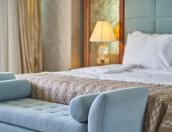 Booking.com приостановил деятельность в России: туристам рассказали, как забронировать отель