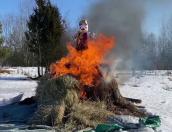 Публикуем видео сожжения чучела Масленицы в Пскове