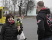 Волонтёры подарят псковичкам тысячу тюльпанов