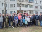 Глава Великих Лук присоединился к субботнику на улице Некрасова