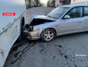 Легковушка врезалась в автобус в Острове