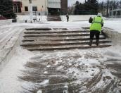 10 единиц техники задействовано в уборке Великих Лук от снега