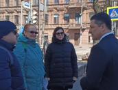 Туристы из Москвы остановили Михаила Ведерникова на улице и сделали комплимент Пскову