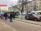 Публикуем видео с места аварии с участием автобуса и легкового автомобиля в Великих Луках